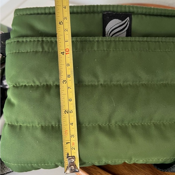 Think Royln Bum Bag Crossbody Puffer Handbag Green 2 Straps Green Snake Print - Picture 2 of 12